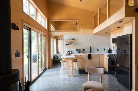 Mysa: Modern Trailside Hike/Bike Nature Oasis