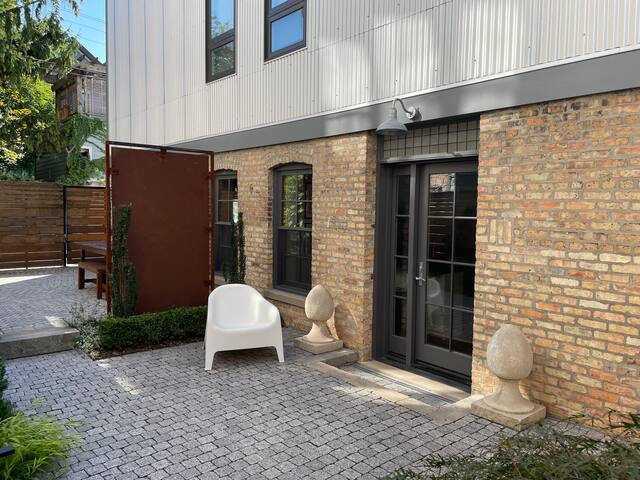 Lincoln Square Coach House