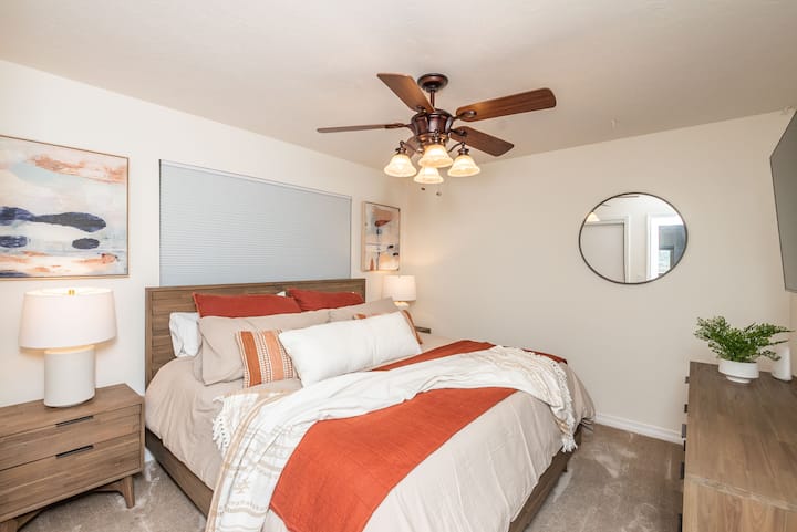 Dormitorio n .º5. Cama de rey con smart tv