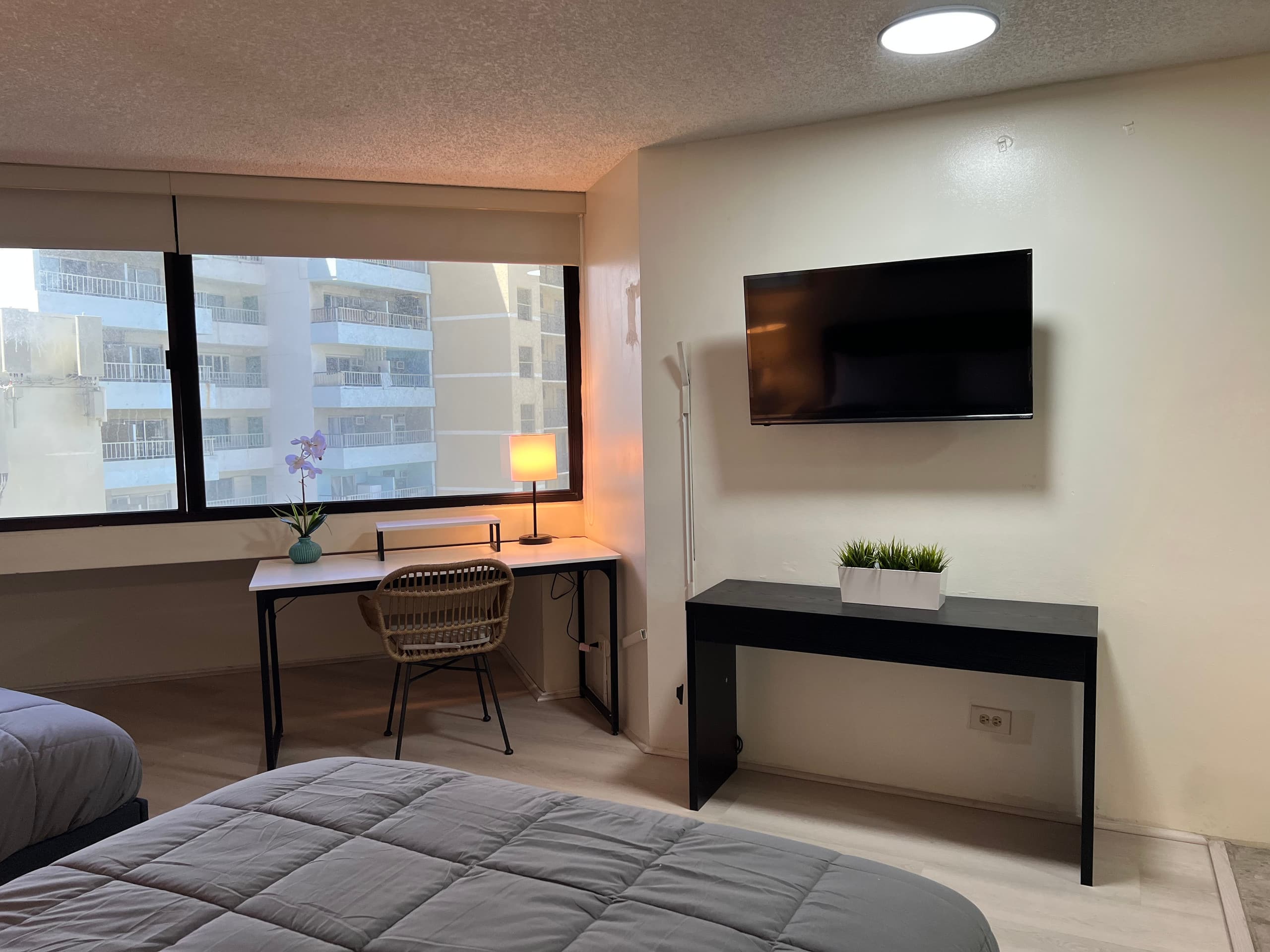 Summer Vacation Condo w/ Pool Access - Image 8