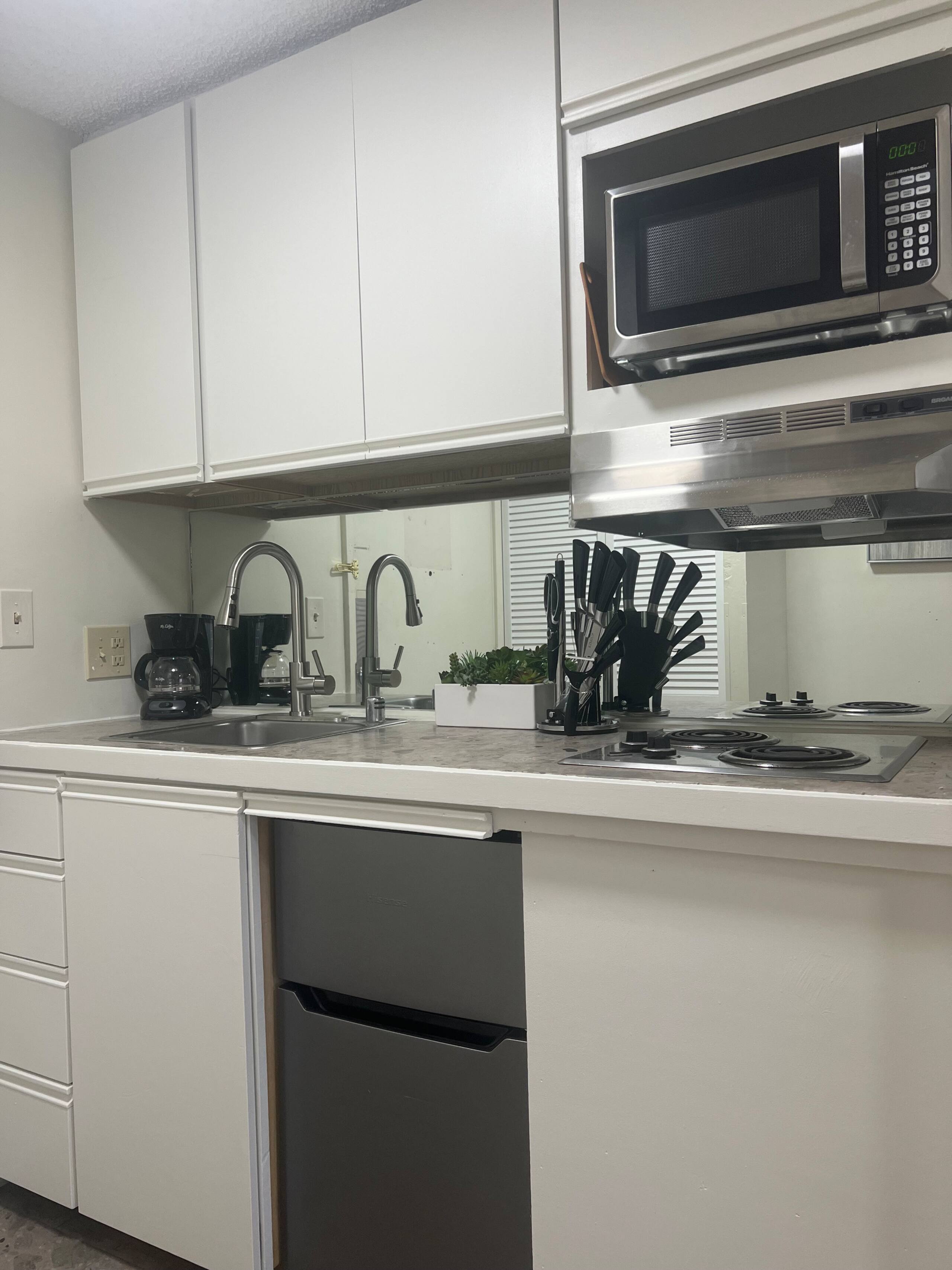 Summer Vacation Condo w/ Pool Access - Image 12