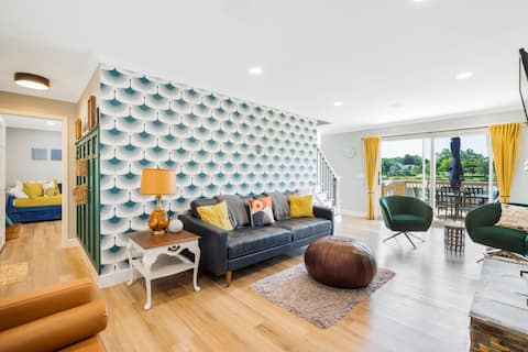 Waterfront Wonder:Lake Views, Quiet, Central, Pets