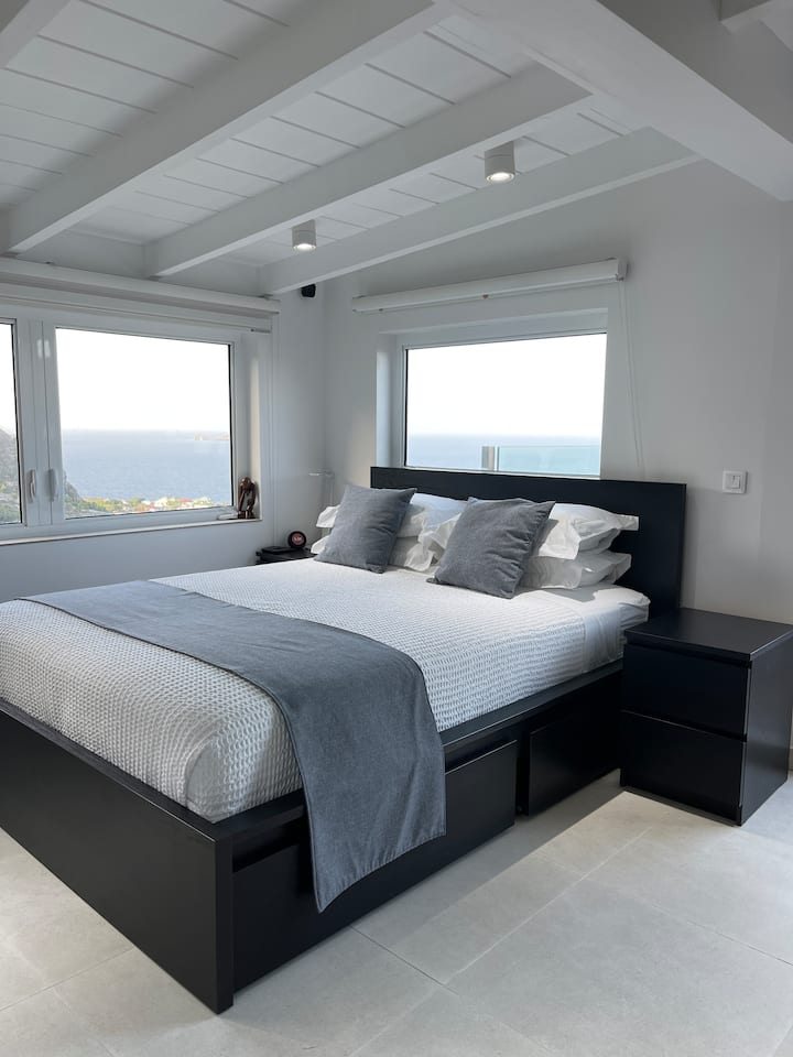 CHUMBA KIKUBWA CHA KULALA #1 GHOROFANI