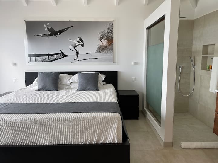 CHUMBA CHA KULALA # 4 NA BAFU KATIKA CHUMBA CHA CHINI