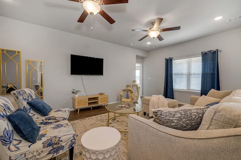 Lakewood Lounge - Quiet Area, Walking Trails, Park