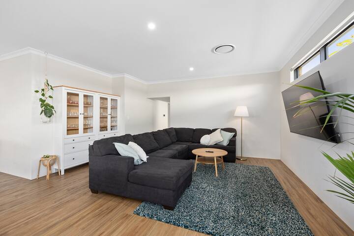 Family Friendly Close 2 Airport, Optus, Crown&City gallery image 3