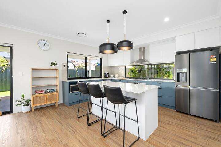 Family Friendly Close 2 Airport, Optus, Crown&City gallery image 5