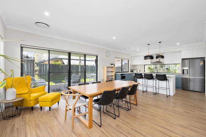 Family Friendly Close 2 Airport, Optus, Crown&City gallery image 2