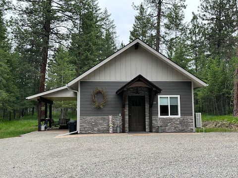 "The Little House" -Your Home Away From Home!