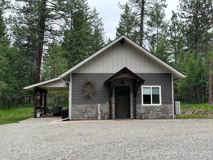"The Little House" -Your Home Away From Home!