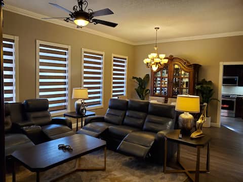 Clean Cozy Home, King Bed, Pool, and Grill
