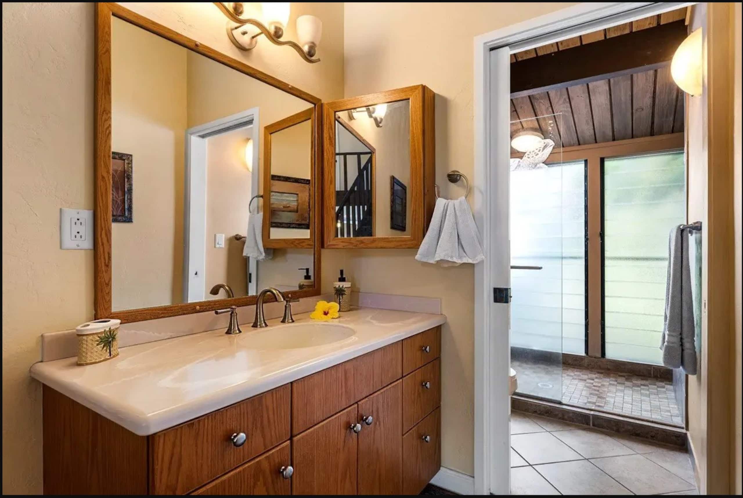 Condo in Kailua-Kona · ★4.81 · 2 bedrooms · 3 beds · 2 private baths - Image 13