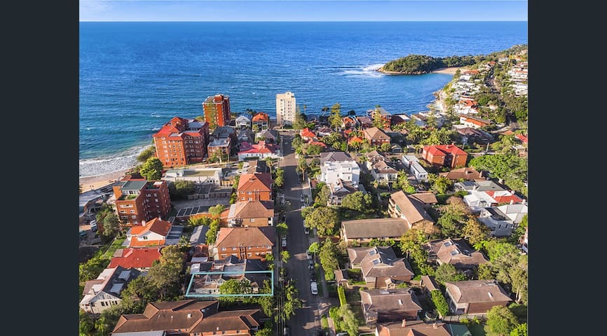 Stunning 5-bed Manly retreat-only 2 mins to beach