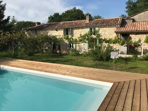 Charming family cottage with swimming pool