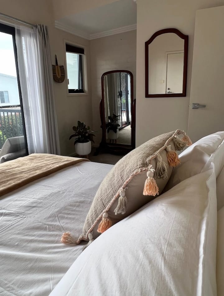 The Nook - Coastal Townhouse