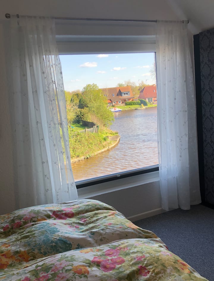 غرفة نوم بإطلالة على القناة
2.2 × سرير 1.4 متر