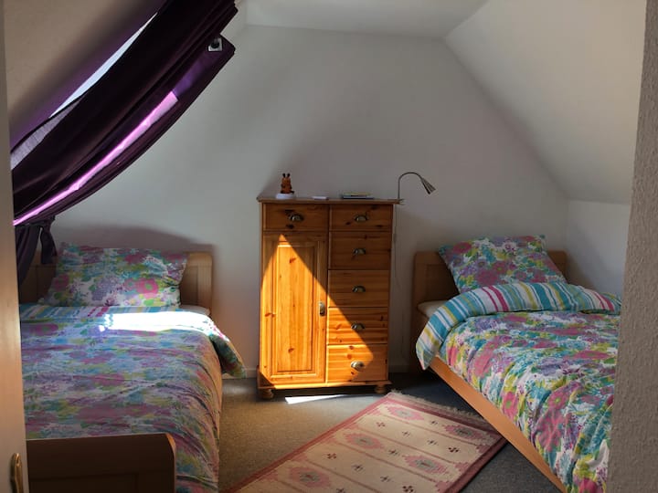 غرفة نوم بسريرين 2 × 1 متر