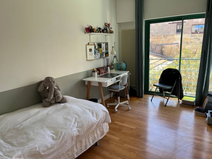 Segundo dormitorio con espacio de oficina