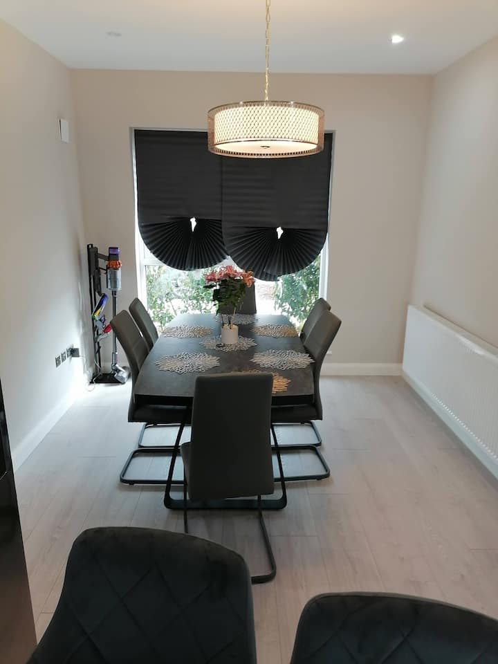 Female Only ,Park Facing Spacious Room - Celbridge
