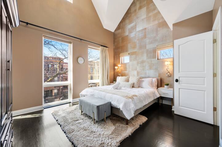 UP-SCALE Wicker Park 4BD/3.5BA HOME (+garage) gallery image 2