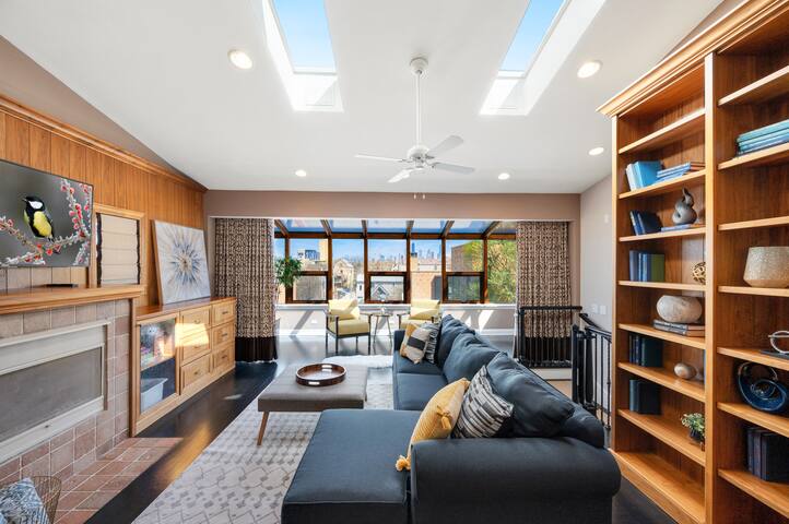 UP-SCALE Wicker Park 4BD/3.5BA HOME (+garage) gallery image 5