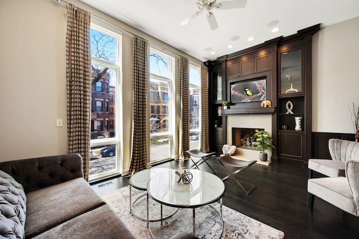 UP-SCALE Wicker Park 4BD/3.5BA HOME (+garage)