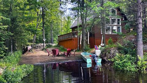 Muskoka Waterfront Cottage in the Pines