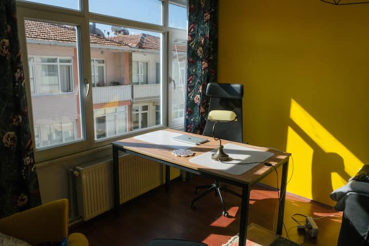 Cozy & Colorful Homeoffice For 2 - İstanbul