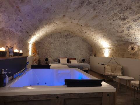 Unusual accommodation & HOT TUB