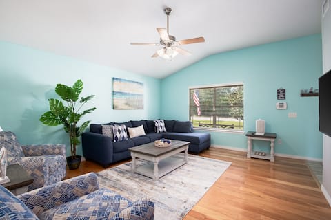 Top Airbnb: Stylish Home with Amazing Patio in Navarre