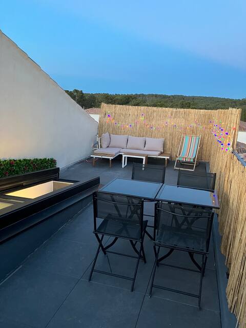 Cocon between Aix and Marseille with roof terrace