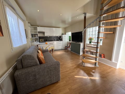 2 duplex rooms near Paris.