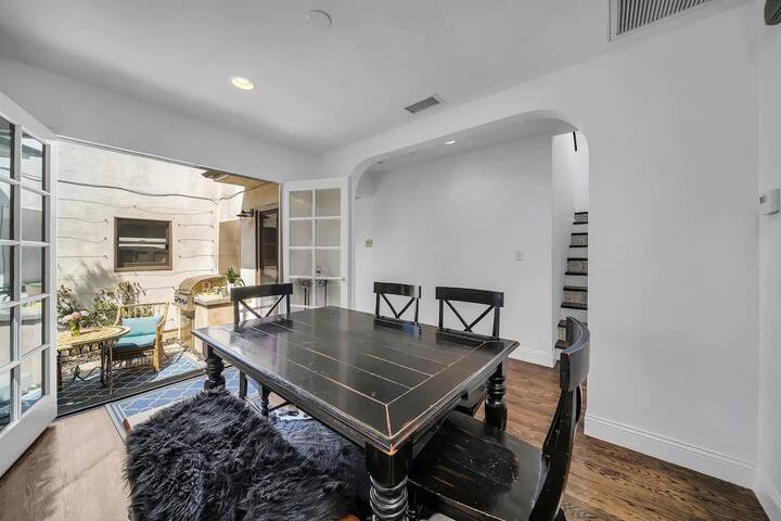 Tropical Paradise in Venice Beach, Los Angeles, CA gallery image 3