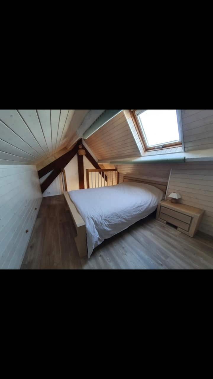 Мецанин спалня + гардероби 