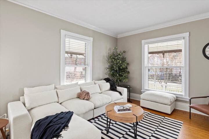 Luxury Entertaining 4BR House gallery image 5