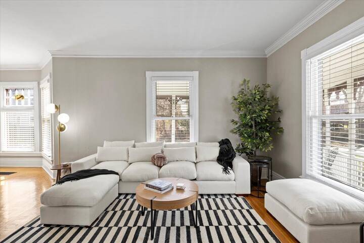 Luxury Entertaining 4BR House gallery image 4