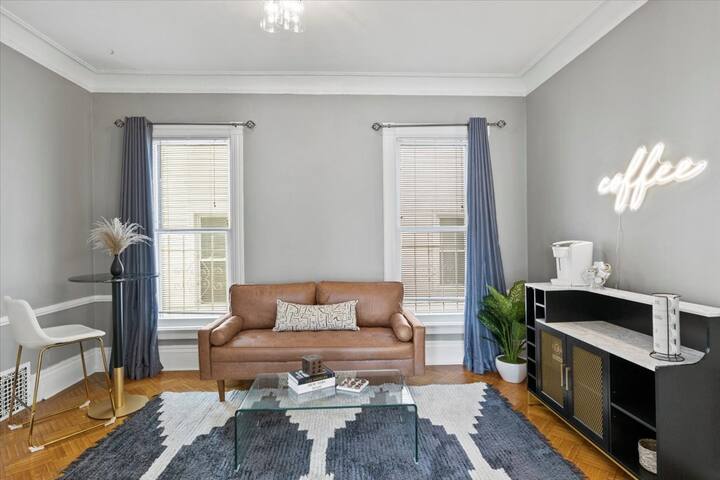 Luxury Entertaining 4BR House gallery image 3