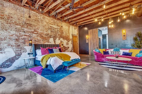 Romantic, downtown, with private hot tub!