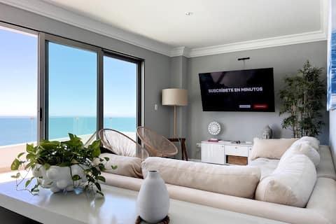 Popular Airbnb listing: A beachfront property with a view of the marina and a heated pool in Sinaloa