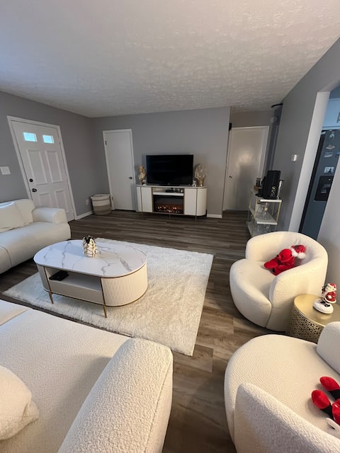 Top performing Airbnb: Jen's Cozy Corner in Akron