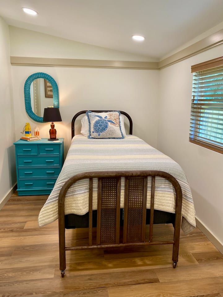 10” memory foam twin bed retreat. Draw the wood blinds and get the sleep you deserve.