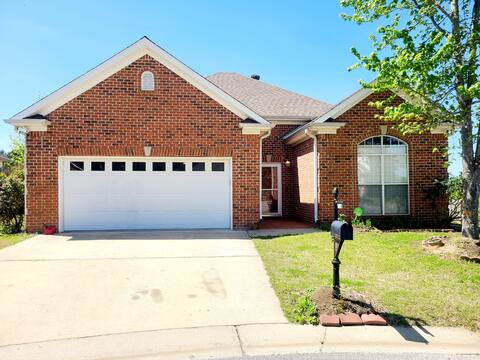 Cheerful 3BR Home Quiet Small Neighborhood