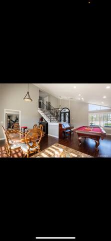 Valencia Ca next to Six flags gallery image 3