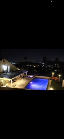 Valencia Ca next to Six flags gallery image 2