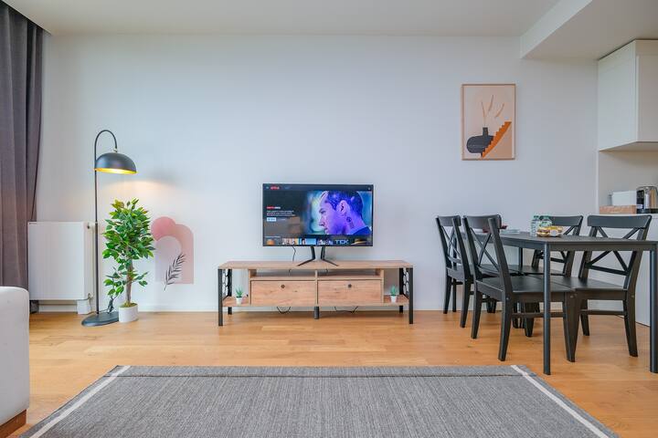 0051 – Luxurious, comfy and cozy gallery image 2