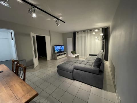 5 Bedroom House – 10 People – Mazerolles