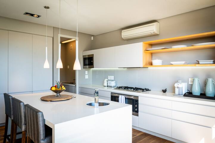 Beautiful Camps Bay Home with Sea Views gallery image 5