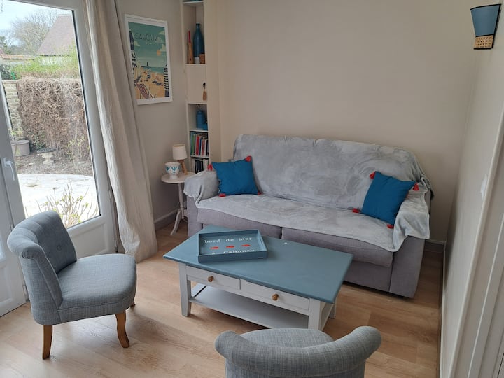 дневна соба со кауч на спуштање 