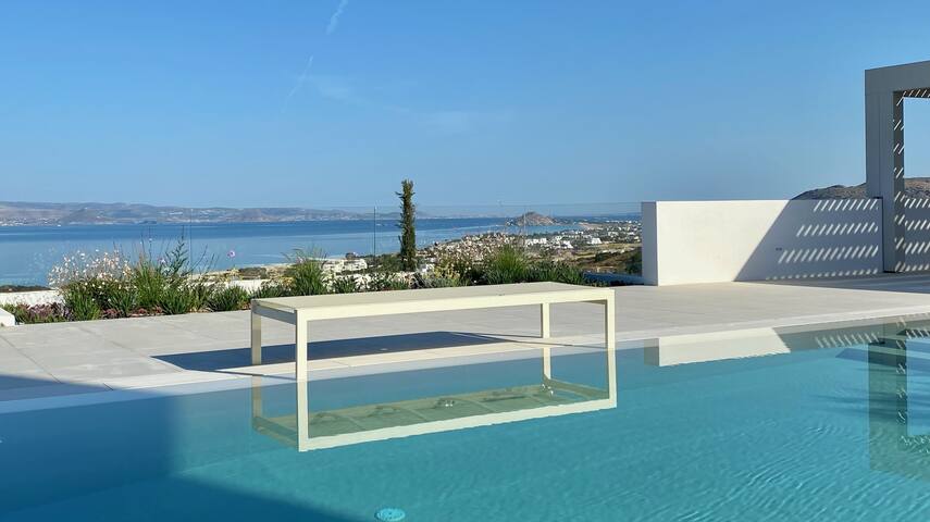 In Naxos, Luxury villa, 8 bedrooms, 16 people gallery image 3