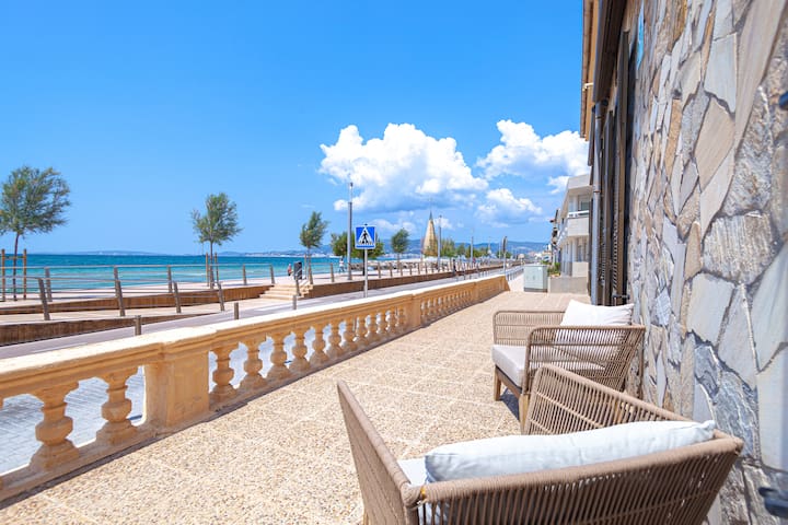 Seafront villa first line in Palma (Molinar)